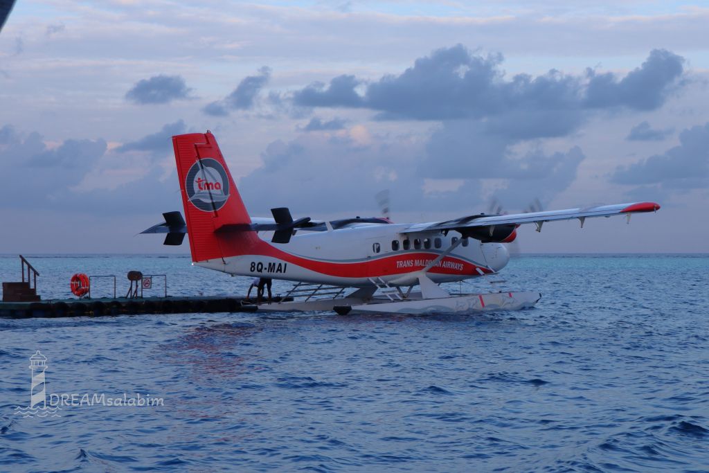Malediven Filitheyo Island Resort Wasserflugzeug